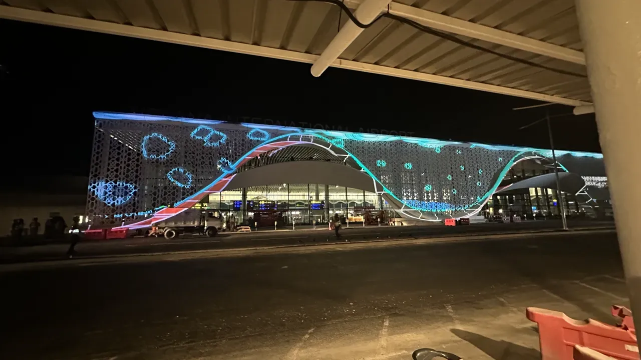 Wieże projekcyjne zabezpieczone przed monsunem